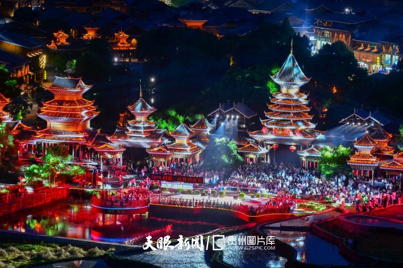 2025年5月1日，侗族群眾在黎平縣肇興侗寨為游客演唱侗族大歌。盧忠南 攝.jpg